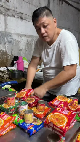 TINAGURIANG THE FASTEST STREET FOOD CHEF NG CEBU #foodieph #foodietiktokph #viralfoodtrend #Foodie #foodietiktok #fypシ #fasteststreetfoodchef #fastestchef 