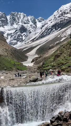 #travewithadnanakbar #lulusarlake #tourist #naran #kaghan #foryoupage #fyp #travel #trips #tourism #waterfall 