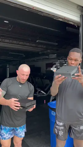 And Newwwwww PRIME ATHLETES @FREESTYLEBENDER @Alex Volkanovski   Continuing to fuel the best in class 👊🏽 #drinkprime #UFC 