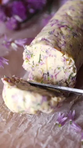 Homemade butter with chive blossom 🌸  . #butter #homemadebutter #chives #chiveblossom #asmrfood #cottagecore 