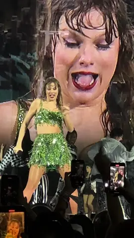 When mom starts copying dads dance moves… 😍 #style #harry #gilettestadium #erastour #n2 #rainshow #erastourtaylorswift #taylorswift #daydream #viral 