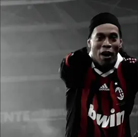 Ronaldinho 🪄✨️🇧🇷#fypシ #brazil🇧🇷 #footballedit4k #footballedit #footballedit4k #fypシ #fypシ #fyp #fypシ #acmilan #barcelona #skills 