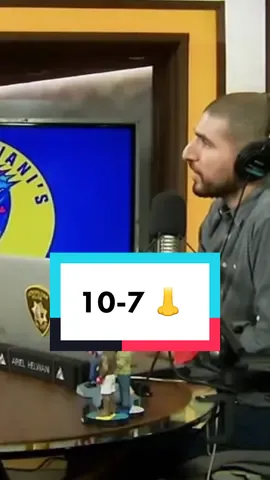 Drop your scorecards below #mma #UFC #arielhelwani 