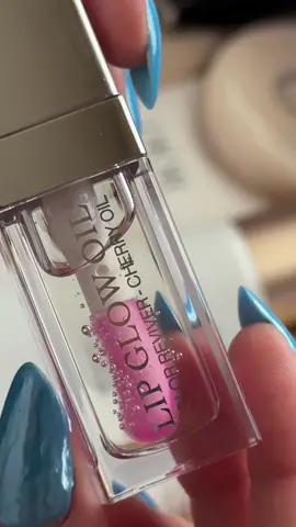 Dior Lip Oil in Universal Clear es superior #dior #diorbeauty #diorlipoil #lipoil #diorclearlipoil #viralmakeup #fyp #parati 