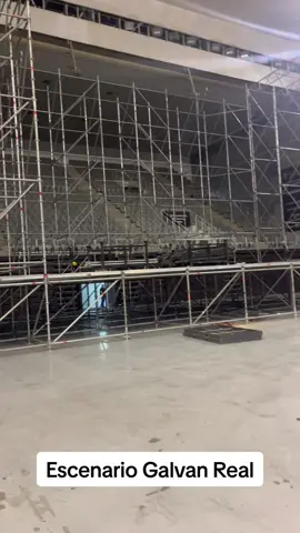 Montaje de escenario layher para Galvan Real en el palacio de deportes de Granada. @Galvan Real #layher #produccion #jefedeproduccion #muiscevents #event 