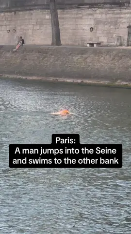 Only in Paris 😂 #paris #laseine #funny 