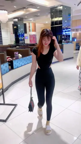 “Hãy cứ sống tốt cuộc đời mình, gặp gỡ, hay bỏ lỡ đều đã có sự sắp đặt.” 