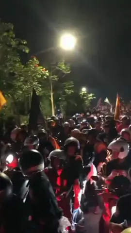 dengan lantang dan bangga  kalian menyuruh PSHT se jatim datang ke jogja dengan kata jogja bersatu👊 Tidak perlu sejawatimur kami PSHT LAMONGAN siap untuk menyambutmu di kota kami✊klitih.e ae jek yak
