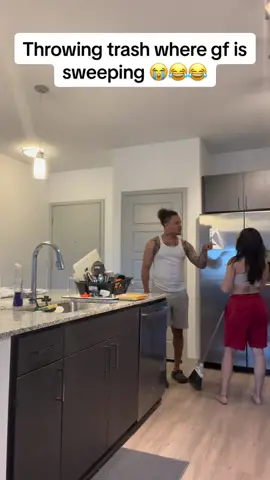 She was nottttt playingggg 😭😭😂😂😂😂!!! #larobenz #foryou #fyp #funnyvideo #comedy #funny #larobenz #sachiiiel #laroandsachi 