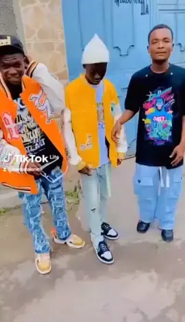 Nous tsh 🤳🖐️quand on s'habille an Gucci prada Teddy 🧥🧥🖐️