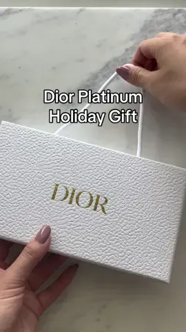 Finally got my holiday gift. Glad I waited cause I like this better than the original one #dior #diorbeauty #diorbeautyunboxing #diorplatinumgift #diorplatinum #diorgift #diorloyaltyprogram 