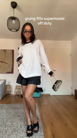 styling my favourite mini skirt from a paris vintage store 🌸 #OOTD #90slook #outfitoftheday #outfitideas #bellahadidstyle #nycstyle #fashiontiktok #fashioninspo #springfashion2023 #vintageskirt