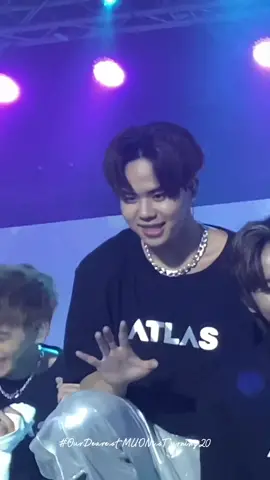 น้องมิวคือคนที่หันไปมองทีไรก็มีรอยยิ้มให้กันเสมอเลย​ ขอให้ปีนี้เป็นอีกปีที่น้องมิวเติบโตไปอย่างเข้มแข็งพร้อมกับรอยยิ้มแบบนี้ตลอดไปเลยนะ🤍 ​#muonatlas​ #OurDearestMUONisTurning20 #SeasideBeside20thMUON