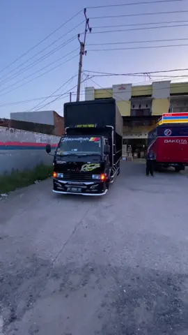 Ragasa menolak punah😅 amit nggeh sam tambahan muatane sampean ra iso kegowo😁#StoryWaTruck #busindonesiakeren #drivermuda #elsapekindonesia #fyplampungindonesia #nikmatinkerjanya #fyptrukoleng #pringsewulampung #l300maniaindonesia #pejuangnafkah #tiktoklampunghits #sayurbalap #trukmaniaindonesia #fypbangkabelitung #cinematicmobil #BisMania #fyl5266m #hitamsinam #overloadindonesia #ramadhan2023 #malangkanelop 