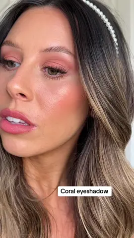 A pop of summer on the eyes 🧡 #makeuptutorial #eyeshadow #glammakeuplook #BeautyTok #Summer #eyeshadowlooks #summervibes #LoveIsland 