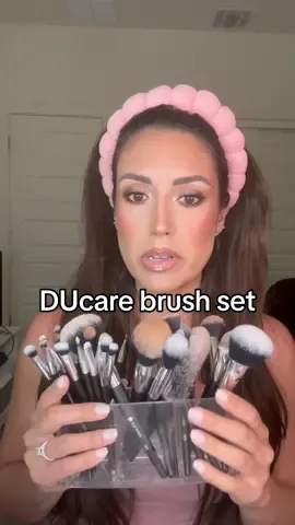 32 brush set (Ninja) from @DUcare beauty Highlyyyy recommend! Thank you DUcare Beauty! 🔗 in bio 😘 #makeupbrushes #brushset #makeupbrushset #affordablemakeupbrushes #ducarebrushes 