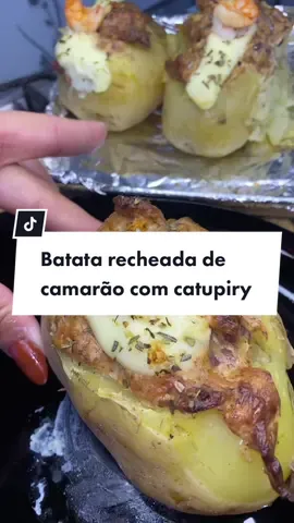 Batata recheada de camarão com catupiry