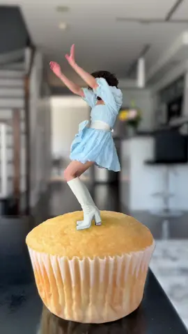 Casually transforming into icing 🧁 #vfx 