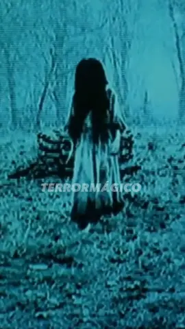 O Chamado , Samara saindo da Tv ... #ochamado #thering  #samaramorgan #terrorpsicologico #horror #filme #suspense #hbomax #foryoupage 