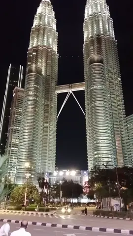 Indahnya malam di Malaysia.... 
