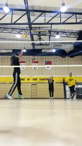 ไหลหน้ามาแล้วจ้า ไม่เน้นฝังเราเน้นข้อมือและความเร็ว🏐#เจ้าแม่ไหลหลังวันนี้มาตีไหลหน้า#JackieHyapha❤️🏐#38Y#อำพรสไตล์❤️🫶🌻