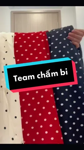 Hoạ tiết chấm bi ko bao giờ lỗi thời, vừa đơn giản vừa tinh tế, vừa cổ điển vừa hiện đại, cùng mình thử những chiếc váy chấm bi trong tủ đồ nhé #vaychambi #chambi #reviewvay #lep #lepvn 