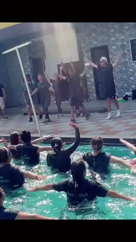 Aqua Zumba 🏊 - warm up #Fitness 