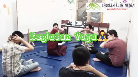 Yoga time. Temen temen udah pada tau belum kalau yoga itu dapat mengurangi stress. Nah yoga itu banyak manfaatnya salah satu bisa menjaga tubuh kita dan me-release hormon endorphins yang membuat kita merasa lebih baik. Yukk sama sama ngeyoga guys #anakspecial #anakhebat #yogapractice #olahraga 