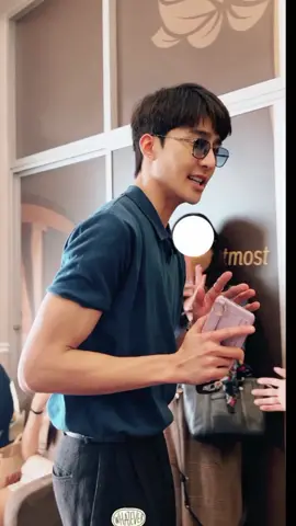 CEO của BOSS Mixxiw 😍😍 @Theearthe #theearth🤎 #EarthPirapat #Nikkothaimassage 