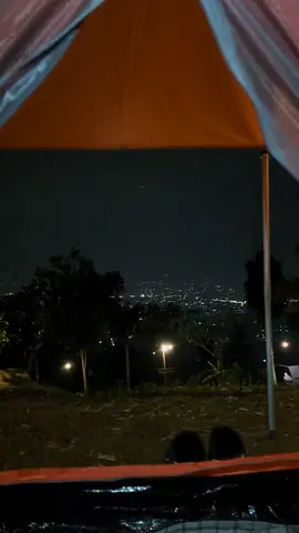 suasana malam dengan view citylight #solocamping #bukitcirimpakbogor 