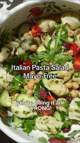 Mayo-Free Pasta salad you’ll want to eat all summer 🥰 Trust me, this Healthy Italian Pasta Salad doesn’t need the Mayo. It’s light and fresh and perfect for picnics, BBQs and even great for weekday lunches and meal prep. It does it all 🥰🥰🥰 Leave out the Parmigiano cheese or use a plant based substitute and it’s also vegan too 💚 The written full recipe is on my website lovelies, the link in my Bio takes you straight it there xxx #pastasalad #healthyrecipe #EasyRecipe #italianpastasalad  
