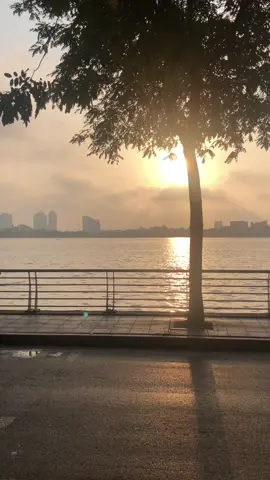 Sống 3 năm Hà Nội nhưng có lẽ đây là lần đầu tiên đón bình minh tại Hồ Tây:)) #hotay_hanoi #viral #xuhuong 