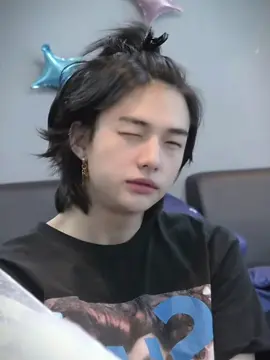 hes so cute helpp😭 #hyunjin #straykids 