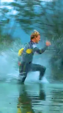 😯❌ ELES CORREM EM CIMA DAS ÁGUAS CRÉDITOS: TheUlfG #curiosidades #esporte #jesus 