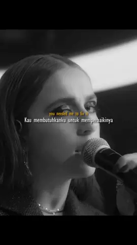 You broke me first🎶🎧#tatemcrae #youbrokemefirst #lyrics #terjemahan #foryou #fyp #liriklagu #viral #trending #song #music #hitsong 