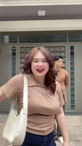 Anh bảo: “nhảy cái gì cute đi em “ 😝 #bigsizefashion #bigsize #xuhuong #couple 