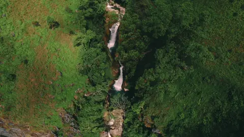 Mota Bandeira Atsabe 🌬 | The Bandeira Waterfall is a Biggest Waterfall in the municipality of Ermera, East Timor. • • • • • • • #atsabe #motabandeira #motabandeiraatsabe #ermera #timorleste #timorleste🇹🇱 #djiglobal #djitimorleste #easttimordrone #djidrone #mountains #waterfall #waterfalls 🌬