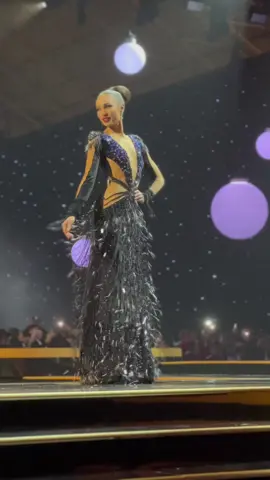 @rbonneynola during Miss Universe Finals ✨ Wearing custom Rian Fernandez Evening Gown 🖤✨ #MissUniverse #MissUniverso #Rbonney #RbonneyGabriel #MissUSA #HauteCouture #Fashion #Gown #Pageant 