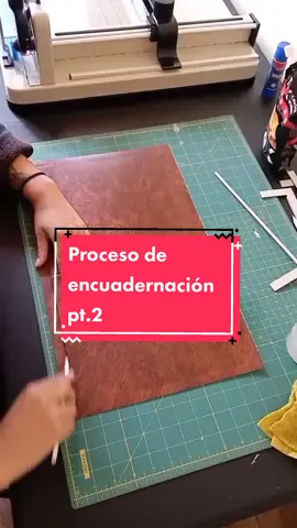 Segunda y última parte de la creación de esta libreta 📙 🤎🧡  #encuadernación #libretas #encuadernacionartesanal #libretaspersonalizadas #book #emprendimiento #tiendaonline 