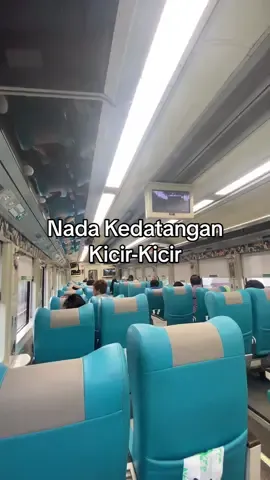 ASMR Nada Kedatangan di Daerah Operasi 1 Jakarta. Momen ketika Kereta Api Taksaka bersiap tiba di Stasiun Gambir sebagai Stasiun Akhir perjalanannya. Menggunakan instrumen dari lagu Kicir-Kicir, lagu daerah dari Jakarta. Kalau kalian suka atau ingatnya nada kedatangan di Stasiun apa nih, guys? 😁🙌🏼 #naikkeretaapi #keretaapi #taksaka #railfansoftiktok #fyp 