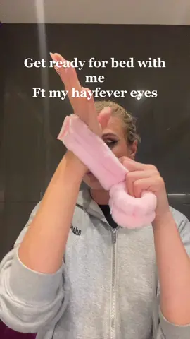 Get ready for bed with me ft my hayfever eyes 💜 . #skincareroutine #nighttimeroutine #nighttimeskincare  #BeautyTok #lifetok #getreadywithme #skincare #skincareroutine #skincaretiktok #facecareroutine #liferecently #facialtreatments #Lifestyle #skincaretips #myskincareroutine #faceroutine #skintok #TikTokBeauty 