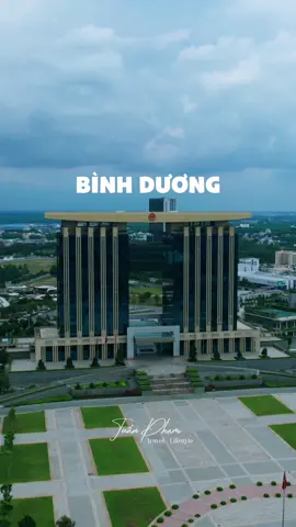 Độc lạ Bình Dương. Trung tâm TP. Mới Thủ Dầu Một cách Sài Gòn khoảng 40km. Địa điểm này với nét đặc trưng là toà nhà Trung tâm Hành Chính tỉnh Bình Dương rất đồ sộ, và những con đường xung quanh cực kì rộng lớn. #dronevideo #flycam #dji #djiglobal #binhduong 