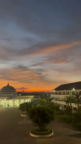 Masyaallah #sunsetvibes #sunsetaesthetic #ponpesassalafialfitrahkedindingsurabaya #ponpesassalafialfitrah 