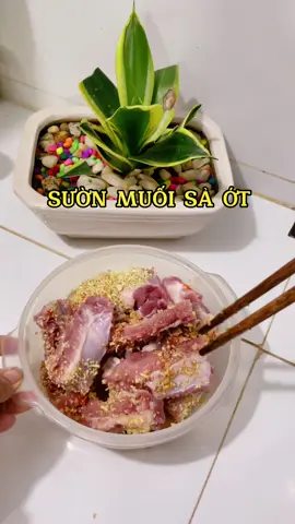 Có bạn nào ướp sườn muối sả ớt giống đứa đạo thịt sườn chiên giống tui hônggggg dợ 🤫 #TBT #sườnchiênsảớt #mênấuăn #nấuăn #nấuăncùngtiktok 
