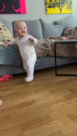The first steps 🔥. #fyp #trending #viral #baby #babytiktok #walking 