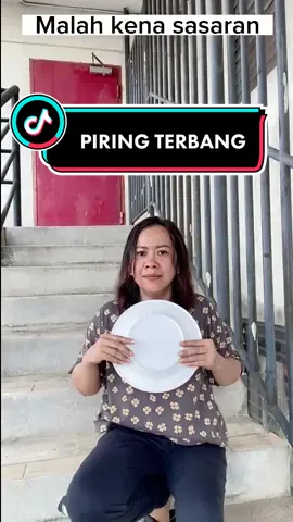 Untung ketangkap kalau ga gimana jadinya #komeditiktoklucu #piringterbang #salambahagiateman2baikhati🥰 #makcaruluk 