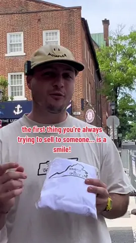 🗣️3 things I’ve learned selling my #fiftyfiftee50tour t-shirts on the street!✍️📝 #zachriddleart #investinurself #shakawear #50stateschallenge #50statestour 