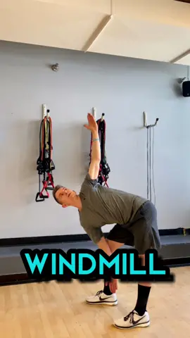 The Windmill is one of my favorite mobility exercises! 🙌🏻 This movement is going to open up your hamstrings, hips, spine, neck— it’s essentially a total body movement. 😃 Try doing the Windmill for 5 reps on each side as a warm-up before your workout— you’ll feel great! 👏🏻 #mobilityexercises #warmupexercise #totalbodyworkouts #mobilitytest #seattlepersonaltrainer #seattlelifestyle #seattlefitness 