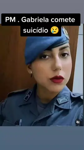 Mais uma anjinha da lei virou estrelinha no céu mais uma pessoa uma guerreira da Segurança Pública tirou a sua própria vida a pergunta é minha gente até quando isso vai continuar acontecendo com nossos policiais militares mal remunerados carga horária excessiva trabalho exaustivo psicológico abalado e o poder público não fazem nada até quando que isso vai continuar acontecendo com nossos policiais nossos herói de farda lamentável uma pessoa que estudou batalhou passou noites acordada cumpriu todos os requisitos necessários para proteger e servir a população se torna vítima do estresse e e de tudo de ruim nessa terra tenho certeza que hoje ela está fazendo a segurança dos Anjinhos lá no céu que Deus a tenha e que possa confortar sua família vai com Deus tem certeza que a sua famílias seus amigos de farda a Corporação sentir a sua falta a pergunta que não quer calar é até quando até quando senhores do poder público vão mexer os seus traseiro dessas cadeiras que vocês senta no ar condicionado com tudo que tem direito até quando até quando??