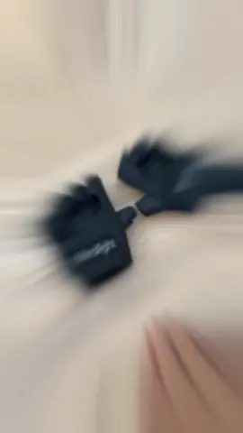 Produto Unissex, masculino ou feminino, para homens e mulheres. Com excelente qualidade de material e acabamento diferenciado, a Luva de Neoprene Hidrolight possui palmar emborrachado, proporcionando conforto e seguranca para suas mãos durante as mais diversas atividades fisicas. A seguranca que faltava para suas mãos durante as mais diversas atividades fisicas. #conforto #qualidade #ComprasOnline #modafit 